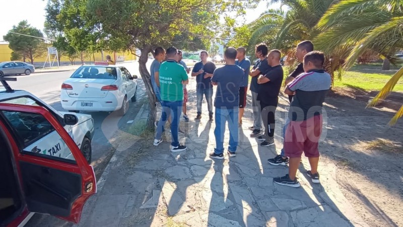 Taxistas se reunieron con la Municipalidad por el auge de los remises truchos y piden erradicarlos